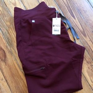 NWT Figs Burgundy Zamora size L